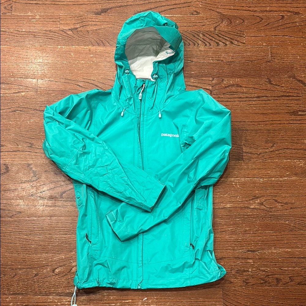 Patagonia Women's Green Rain Jacket Windbreaker